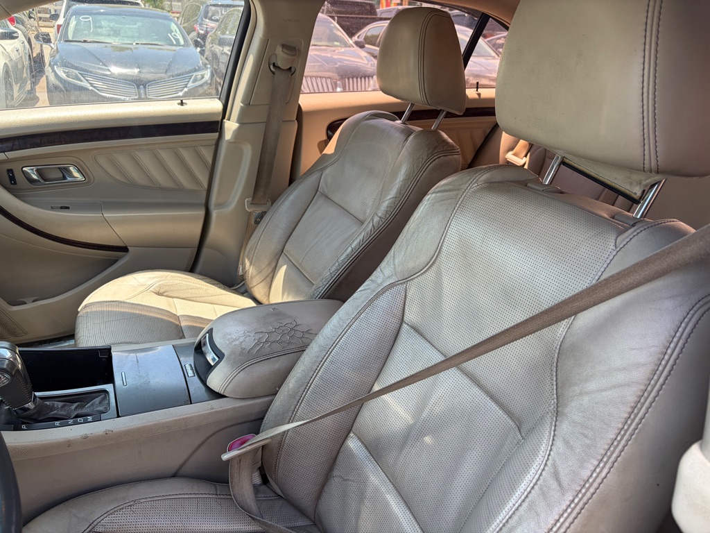 Photo 7 of this FORD TAURUS