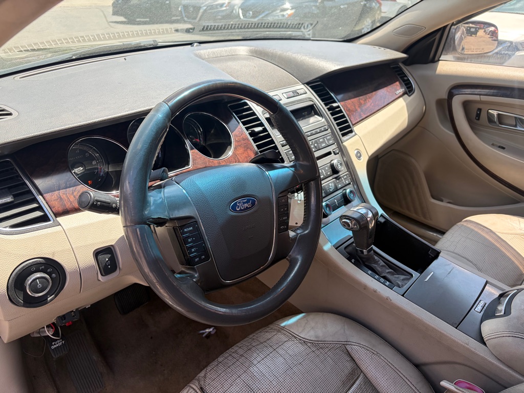 Photo 5 of this FORD TAURUS