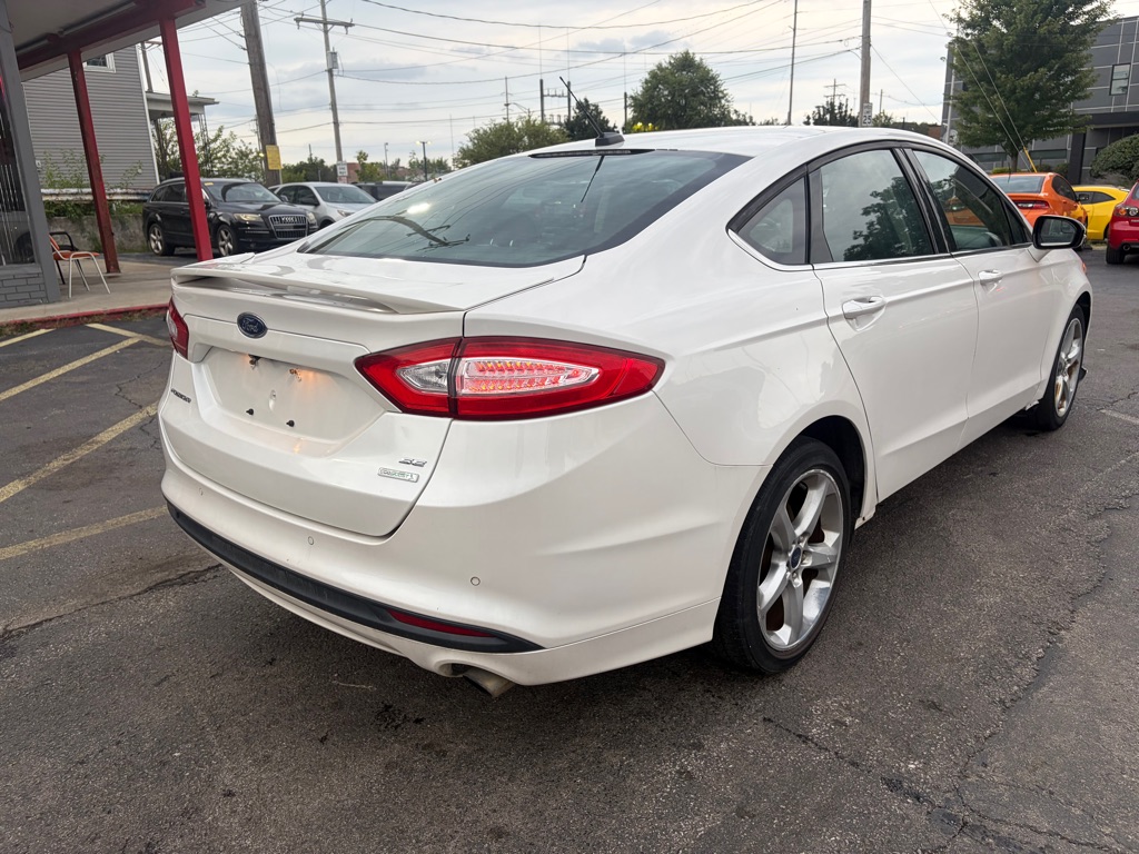 Photo 3 of this FORD FUSION