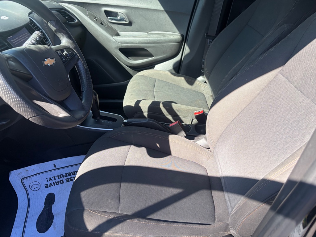 Photo 9 of this CHEVROLET TRAX