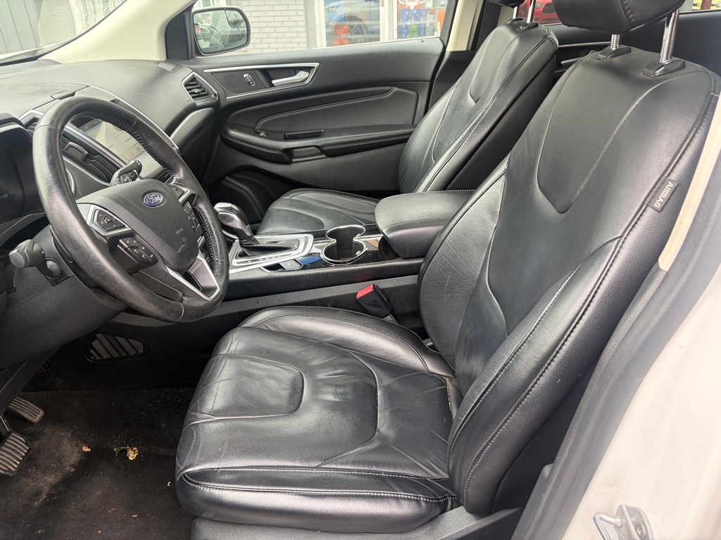 Photo 9 of this FORD EDGE