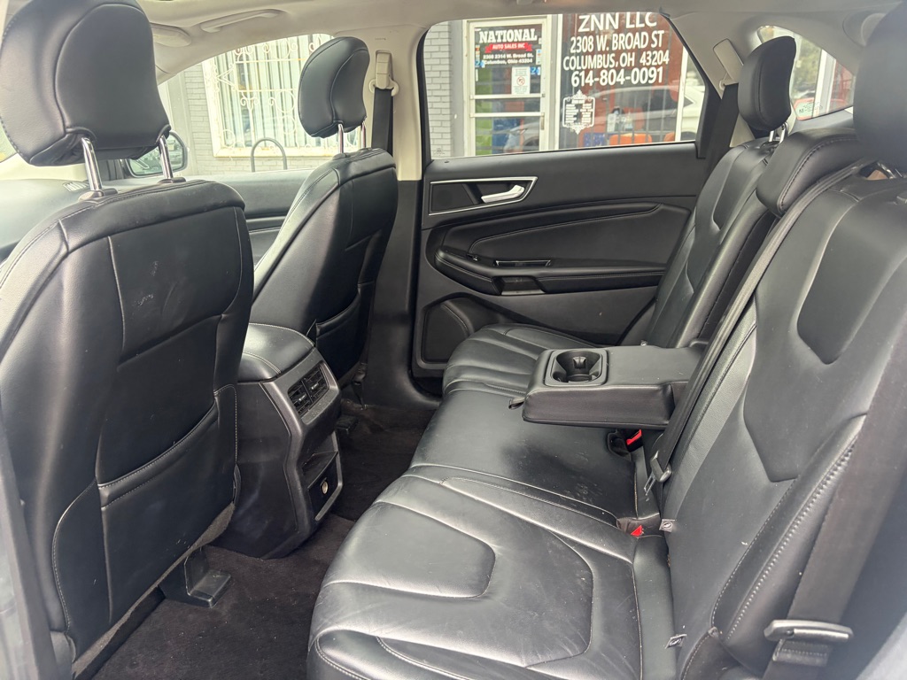 Photo 10 of this FORD EDGE