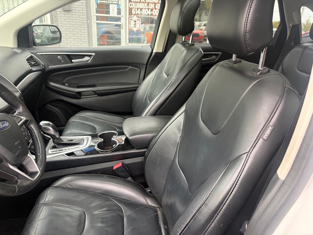 Photo 8 of this FORD EDGE