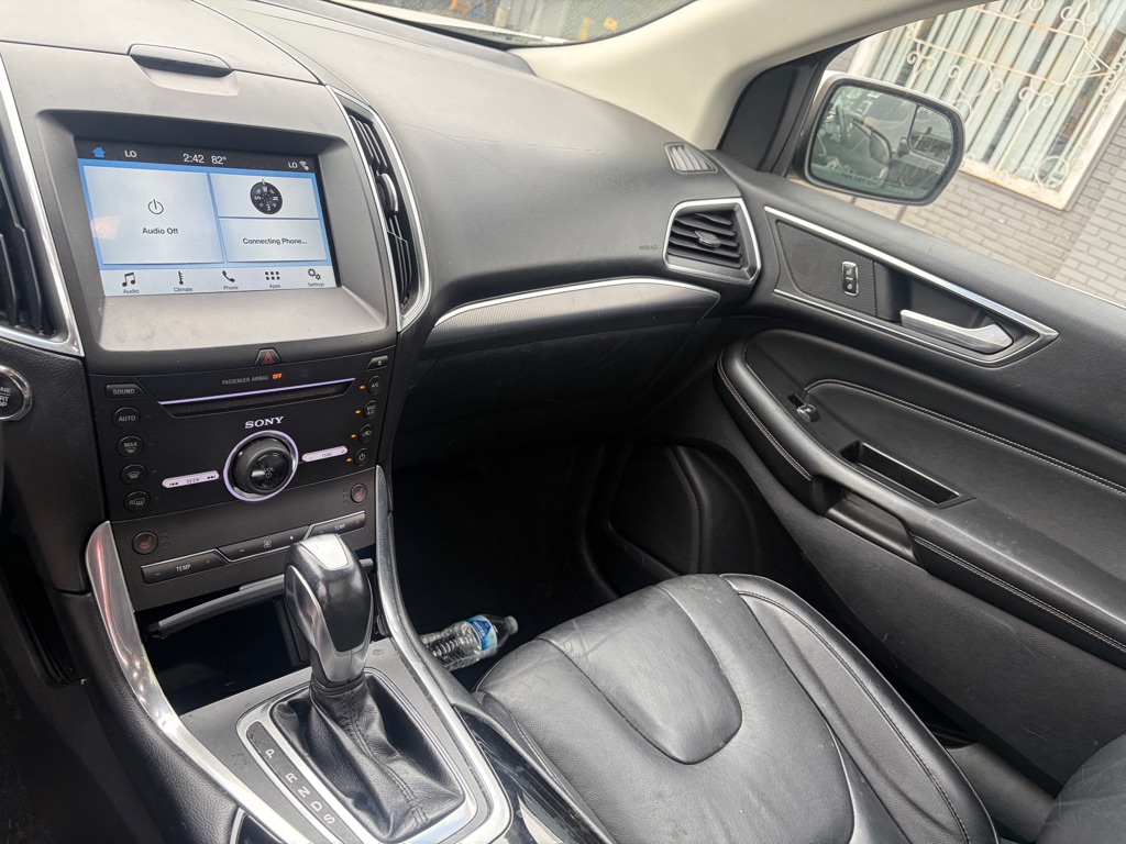 Photo 7 of this FORD EDGE