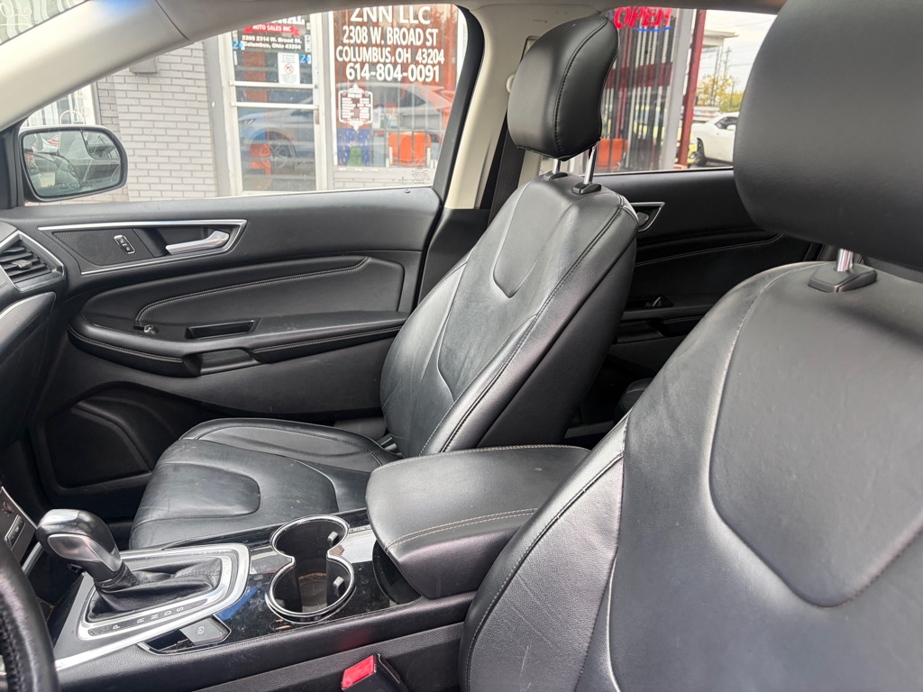 Photo 12 of this FORD EDGE