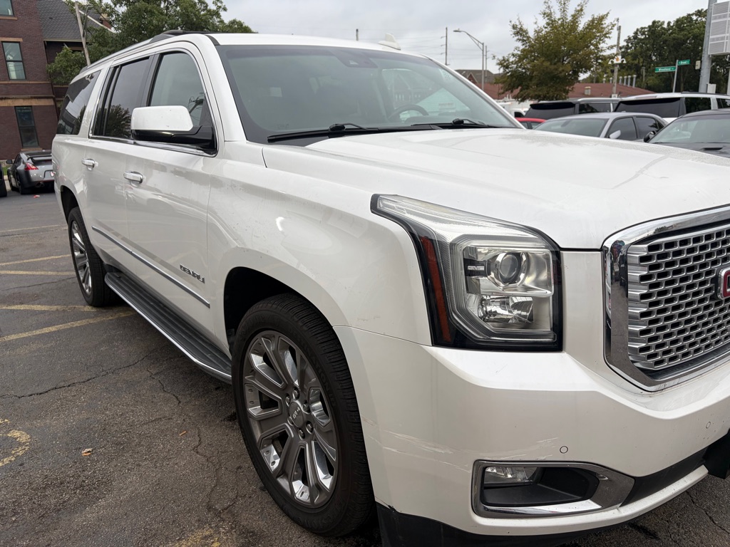 Photo 2 of this GMC YUKON XL