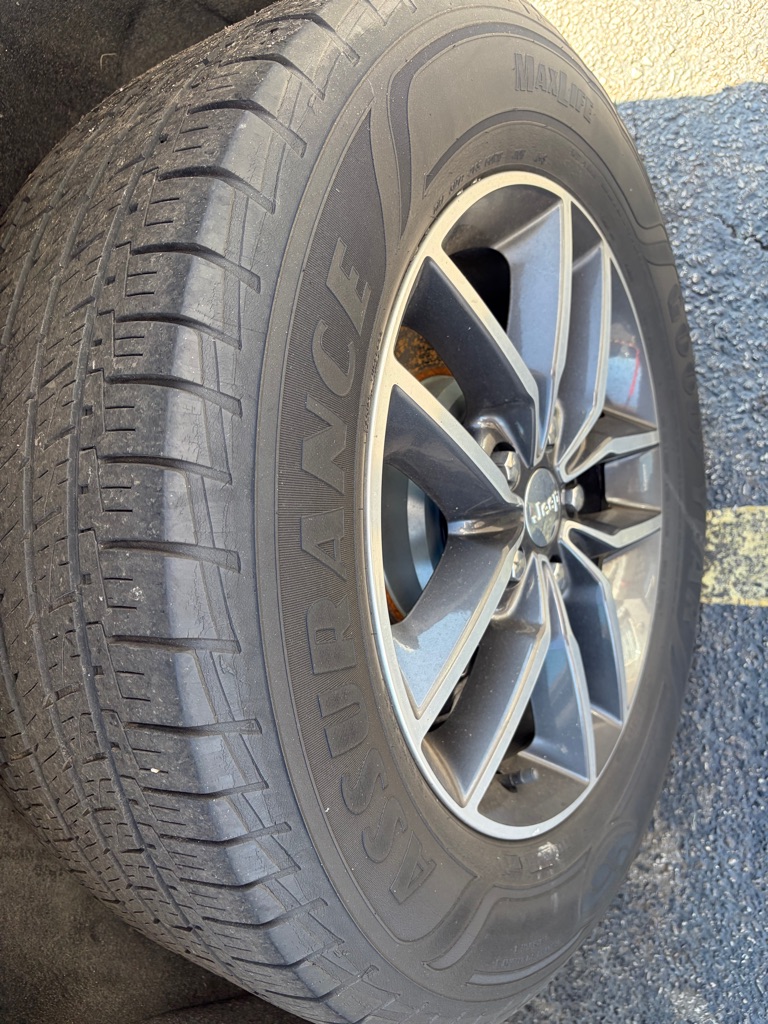 Photo 10 of this JEEP GRAND CHEROKEE