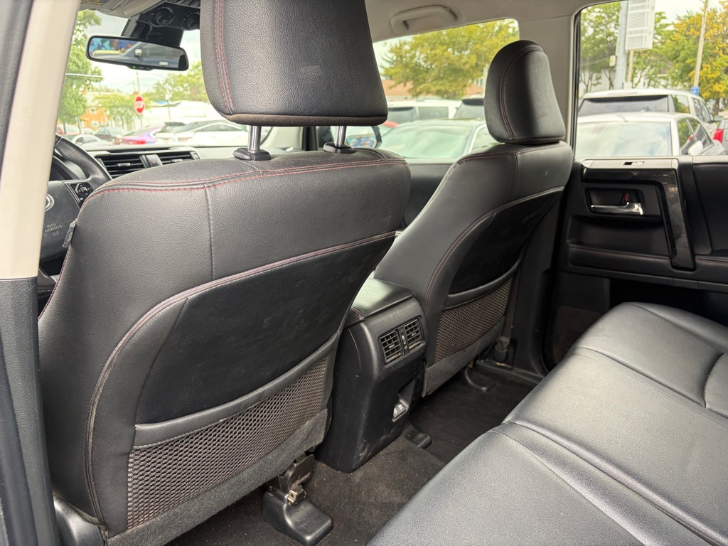 Photo 8 of this TOYOTA 4RUNNER