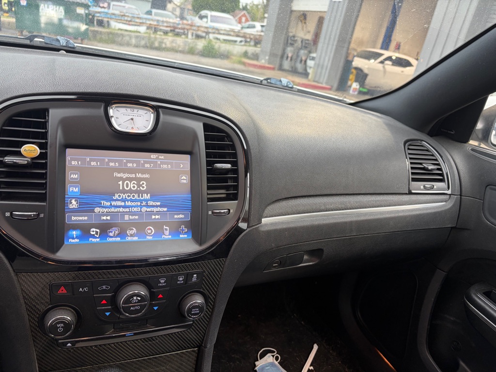 Photo 13 of this CHRYSLER 300