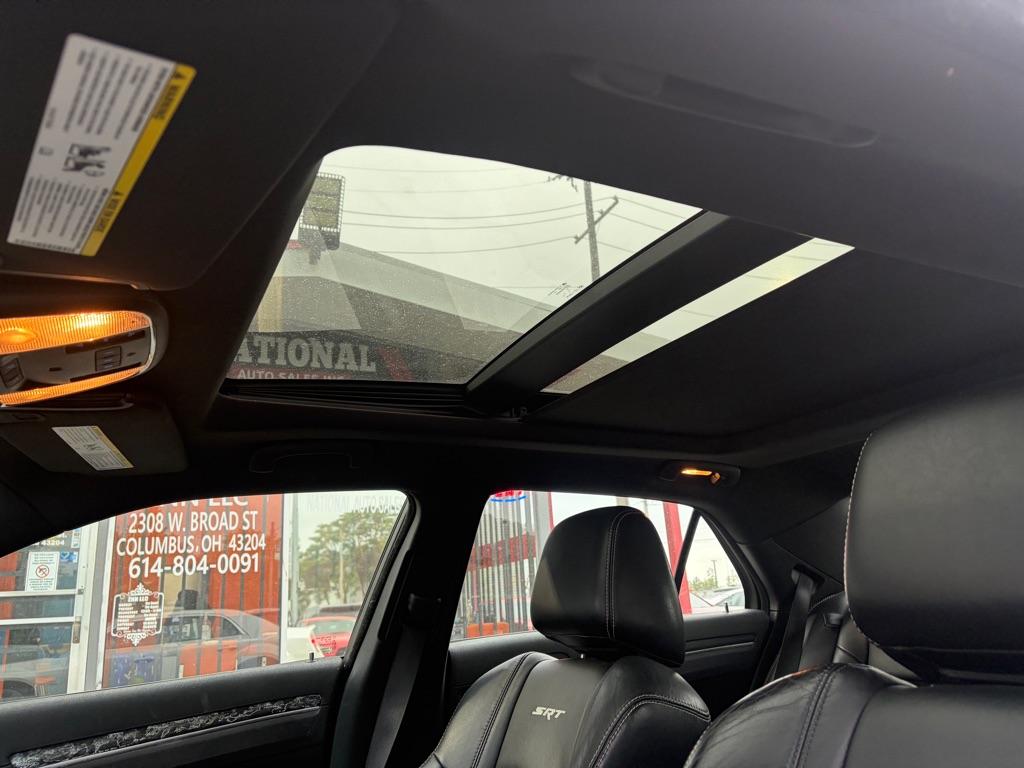 Photo 17 of this CHRYSLER 300