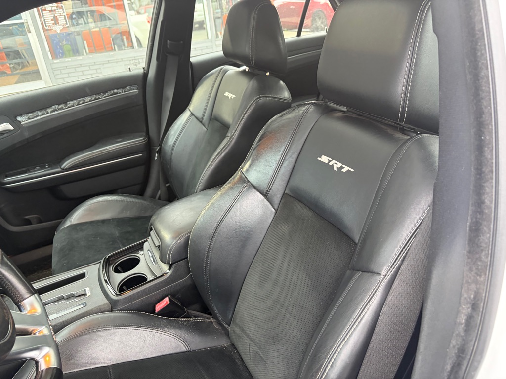 Photo 15 of this CHRYSLER 300