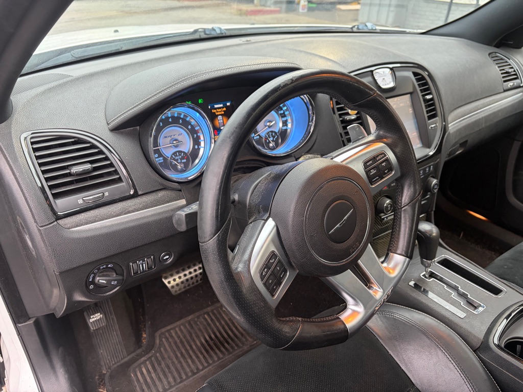 Photo 11 of this CHRYSLER 300