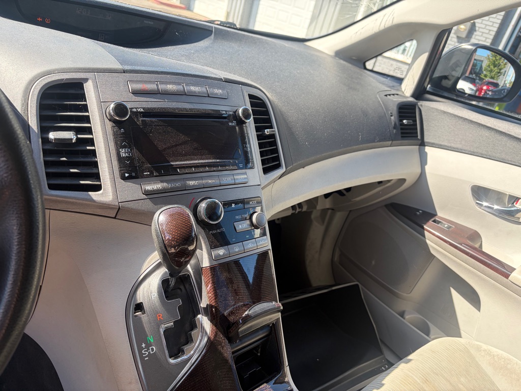 Photo 7 of this TOYOTA VENZA
