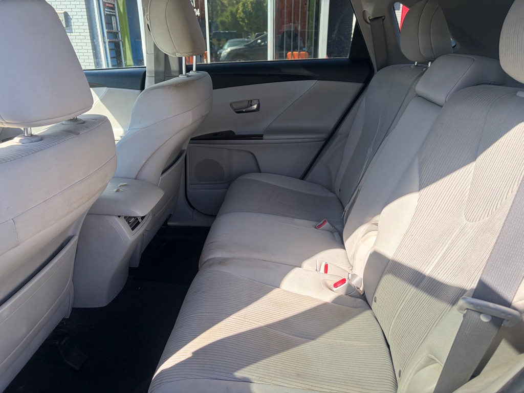 Photo 9 of this TOYOTA VENZA