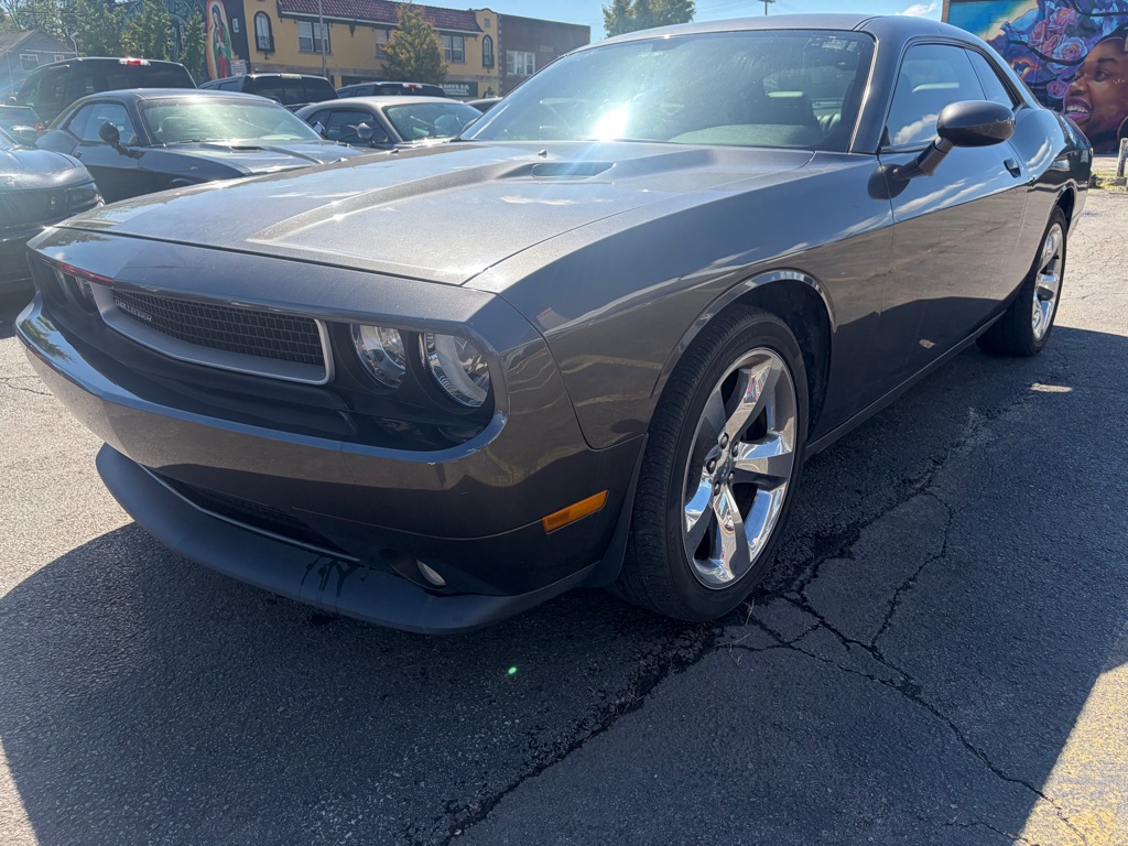 Photo 2 of this DODGE CHALLENGER