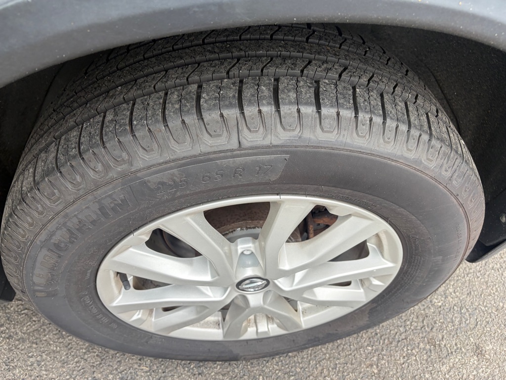 Photo 12 of this NISSAN ROGUE