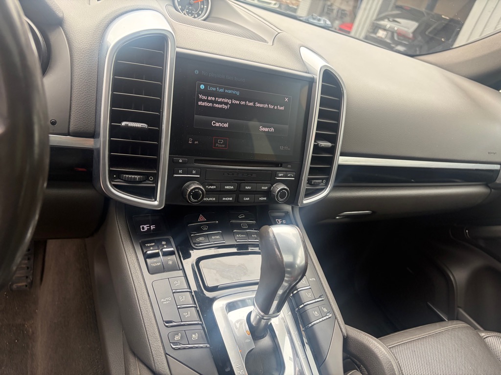Photo 10 of this PORSCHE CAYENNE
