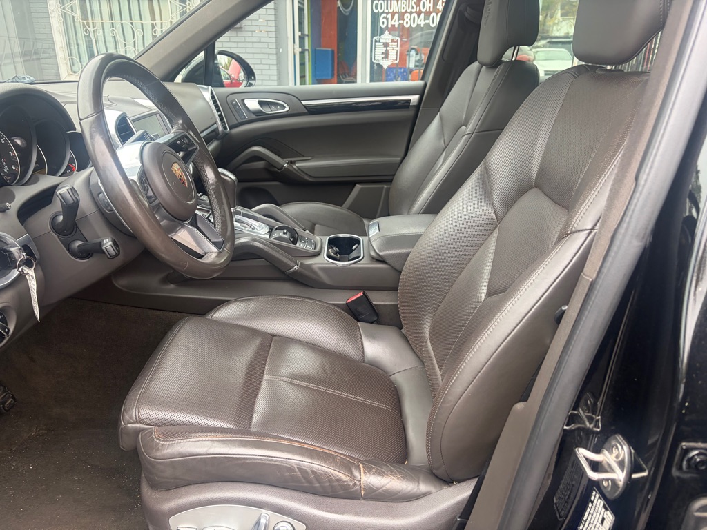 Photo 5 of this PORSCHE CAYENNE