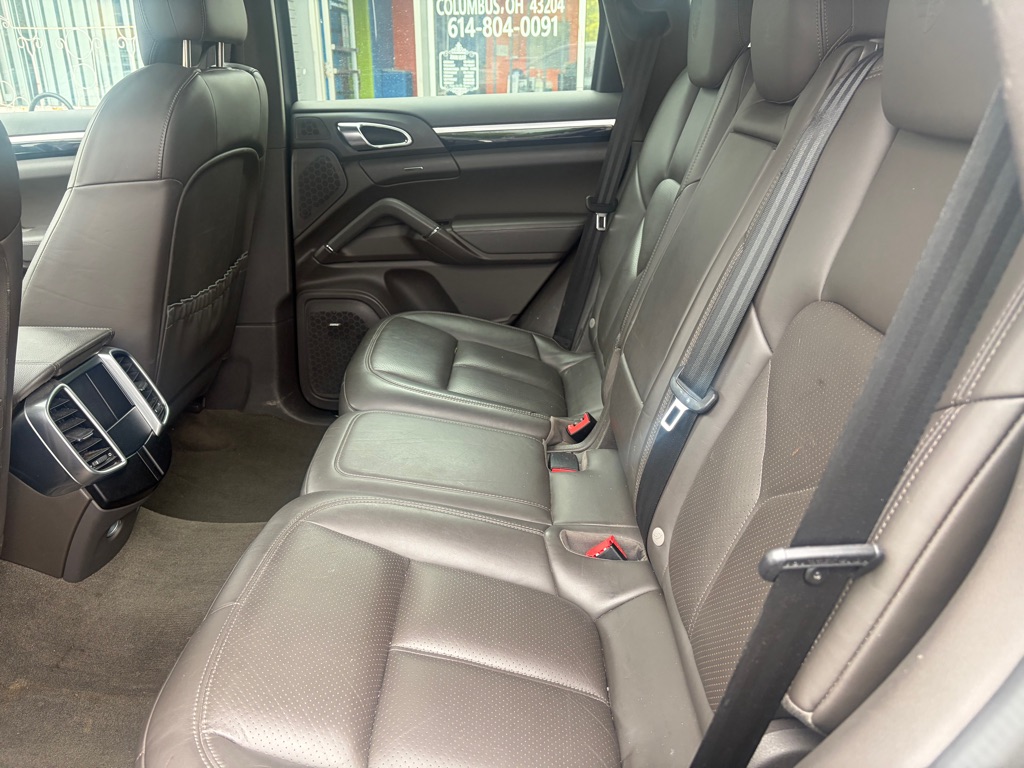 Photo 14 of this PORSCHE CAYENNE