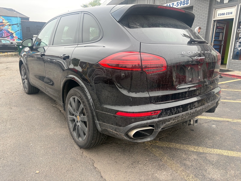 Photo 2 of this PORSCHE CAYENNE