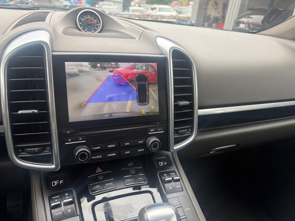 Photo 12 of this PORSCHE CAYENNE