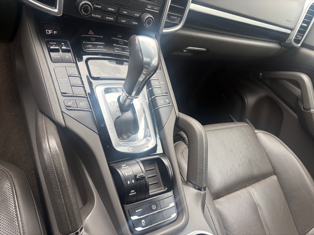 Photo 7 of this PORSCHE CAYENNE