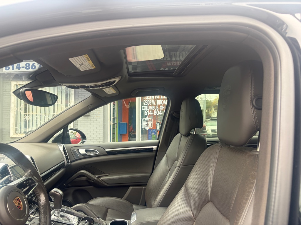 Photo 11 of this PORSCHE CAYENNE