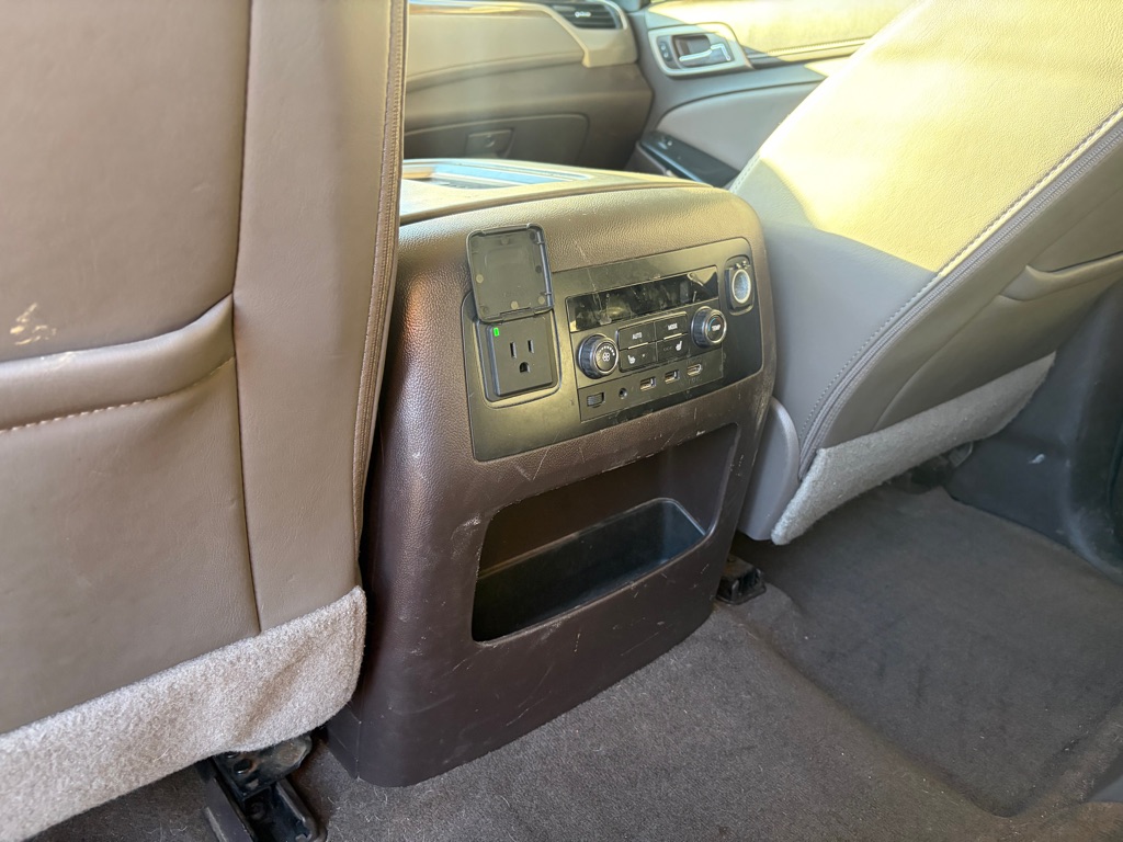 Photo 14 of this GMC YUKON