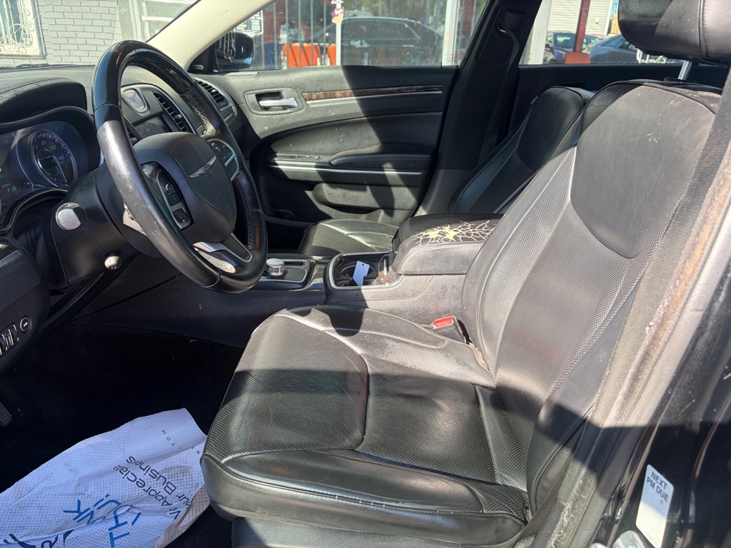 Photo 8 of this CHRYSLER 300