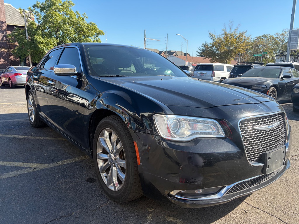 Photo 5 of this CHRYSLER 300