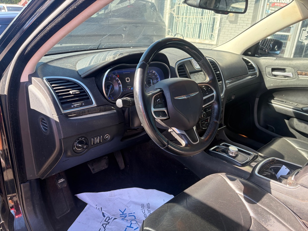 Photo 7 of this CHRYSLER 300