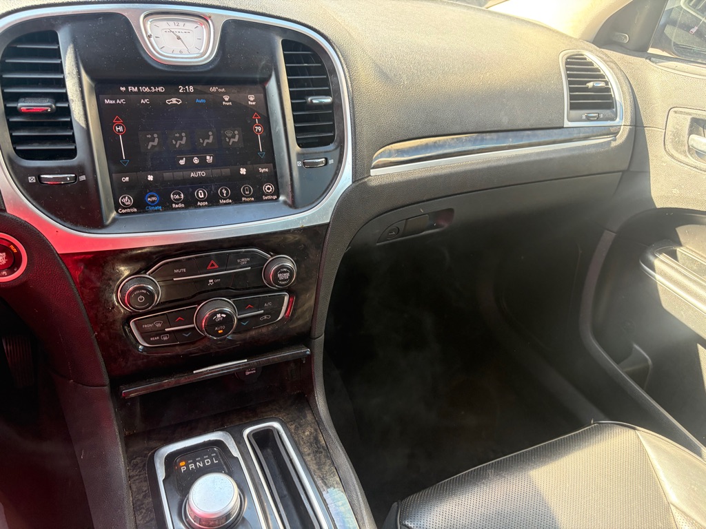 Photo 11 of this CHRYSLER 300