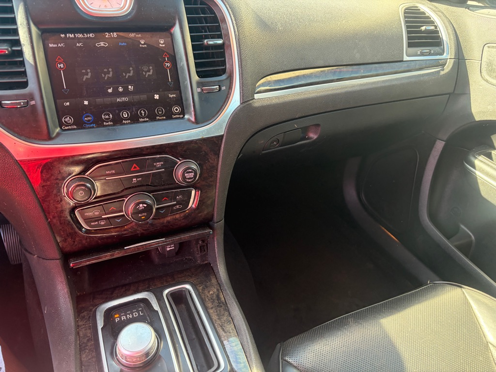 Photo 9 of this CHRYSLER 300
