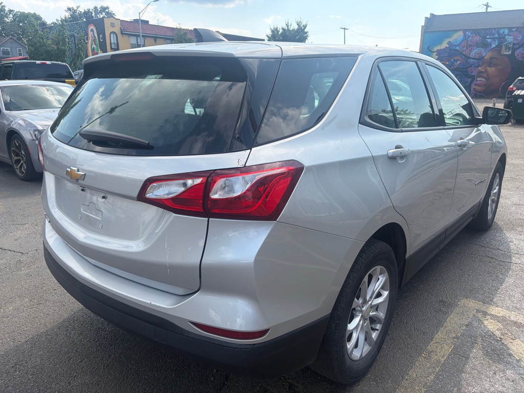 Photo 3 of this CHEVROLET EQUINOX