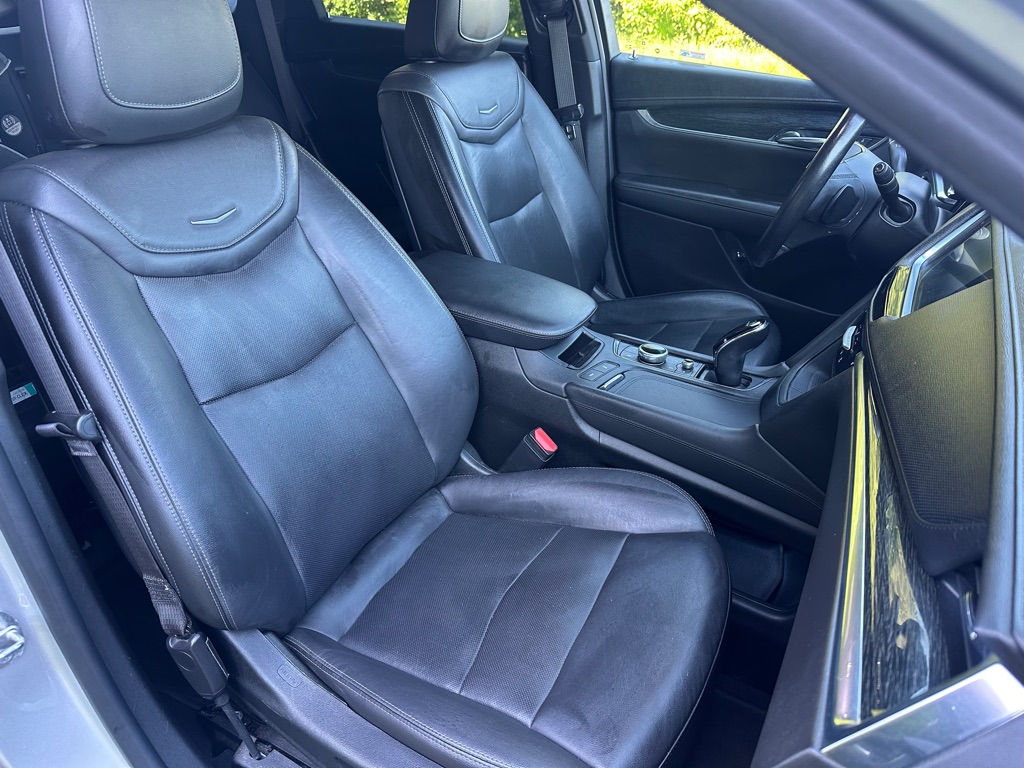 Photo 10 of this CADILLAC XT5