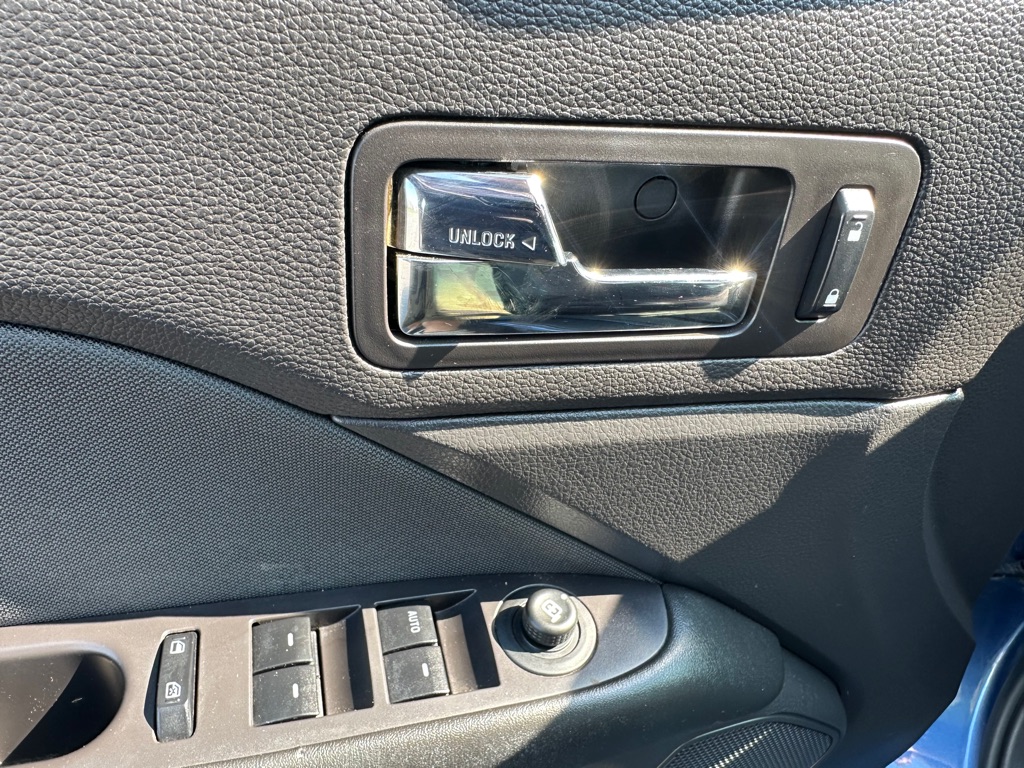 Photo 12 of this FORD FUSION