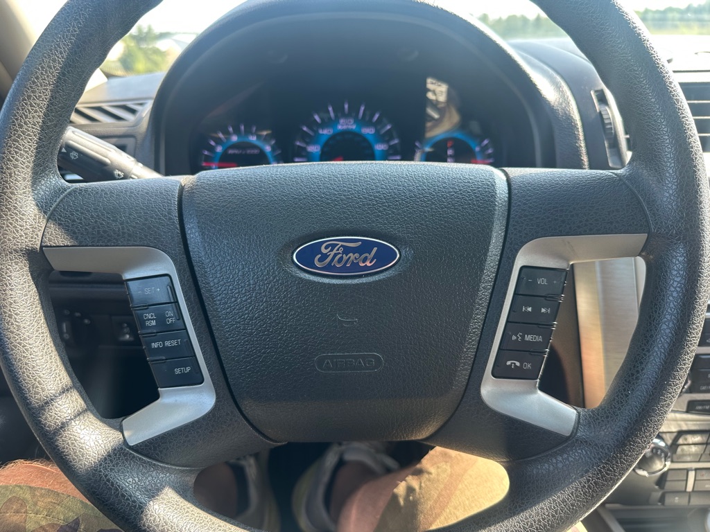 Photo 14 of this FORD FUSION