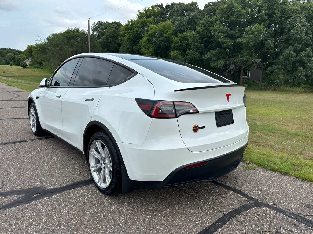 Photo 3 of this TESLA MODEL Y