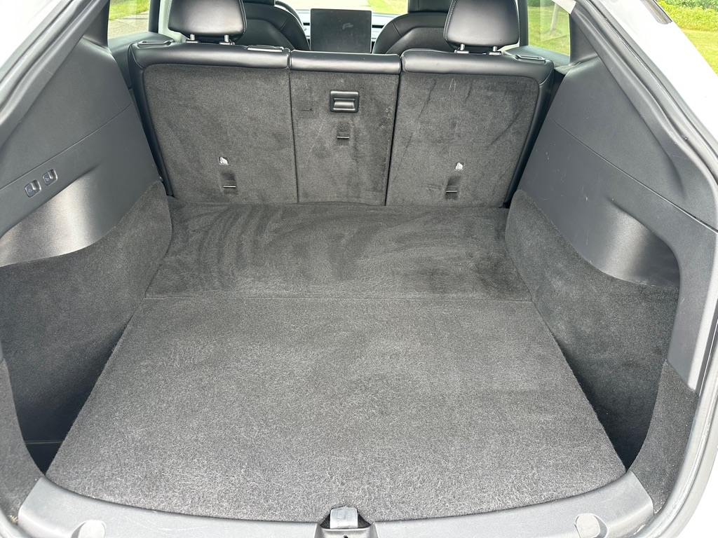 Photo 12 of this TESLA MODEL Y