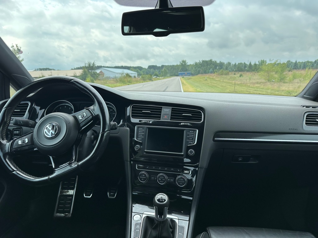 Photo 13 of this VOLKSWAGEN GOLF R