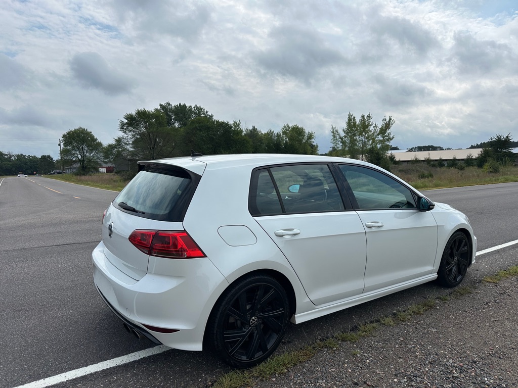 Photo 5 of this VOLKSWAGEN GOLF R