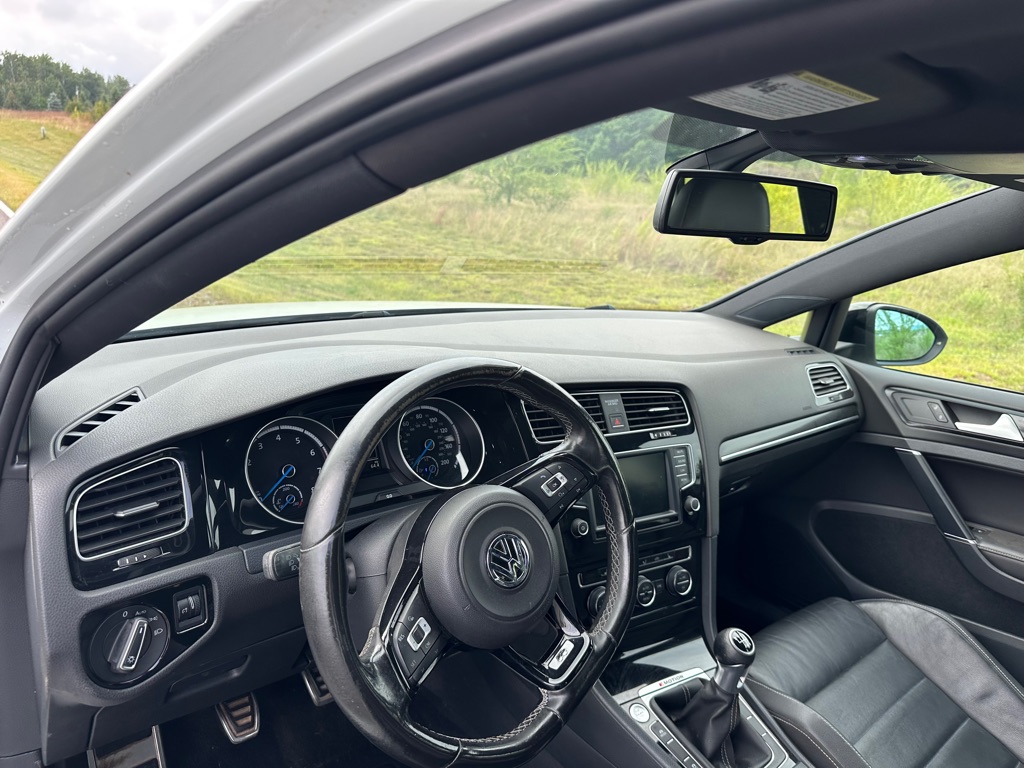 Photo 11 of this VOLKSWAGEN GOLF R