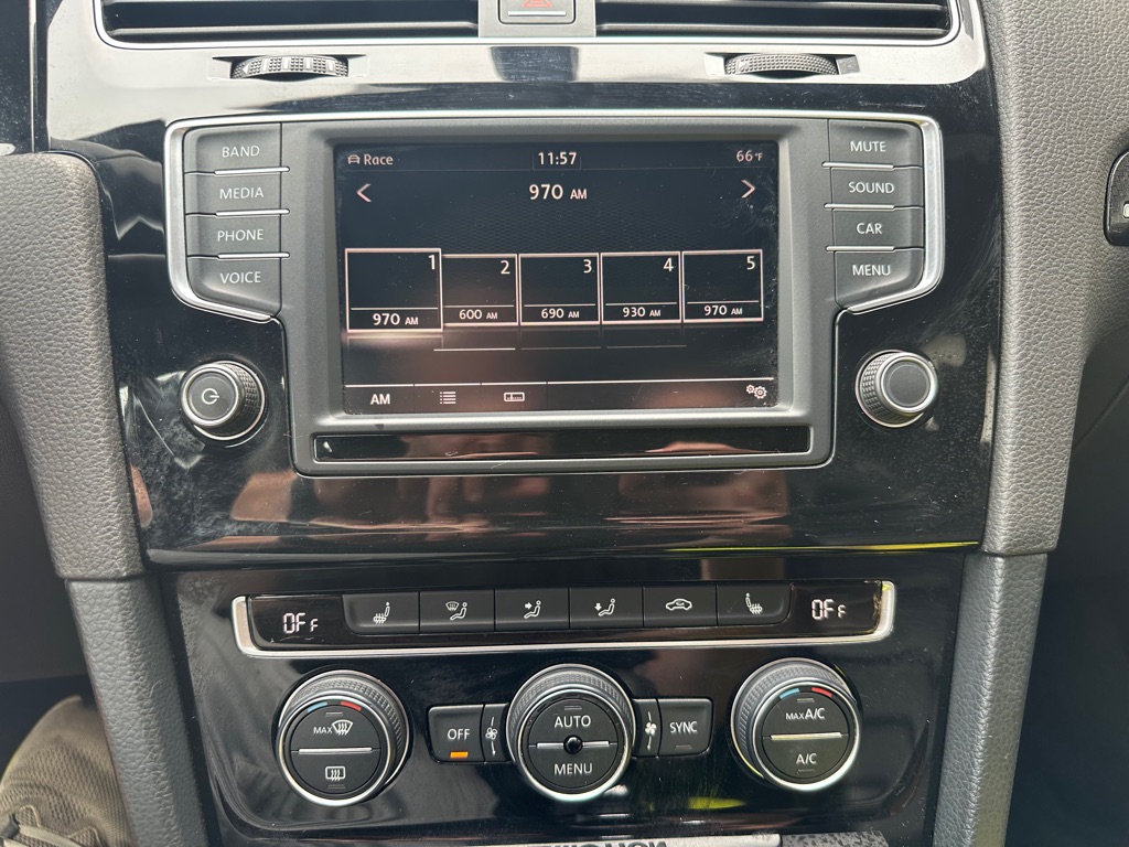 Photo 16 of this VOLKSWAGEN GOLF R