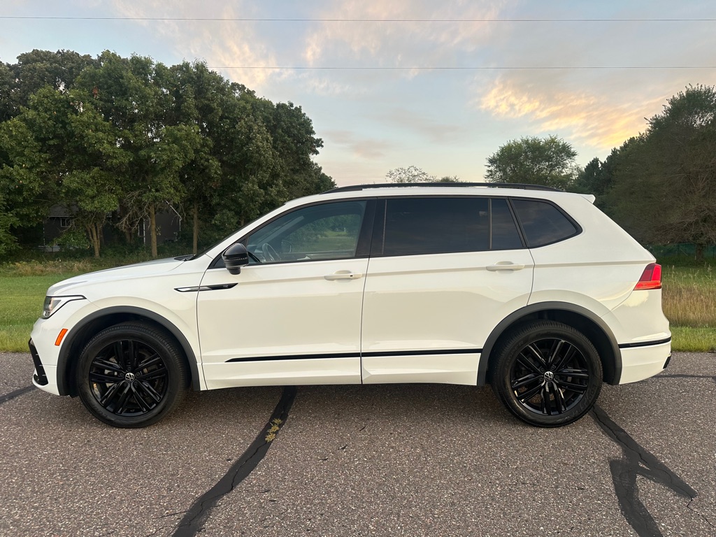 Photo 2 of this VOLKSWAGEN TIGUAN
