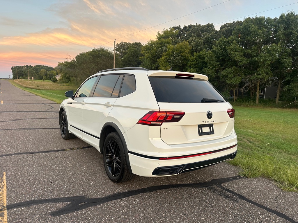Photo 3 of this VOLKSWAGEN TIGUAN