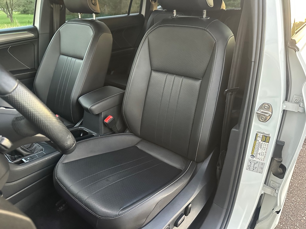 Photo 9 of this VOLKSWAGEN TIGUAN