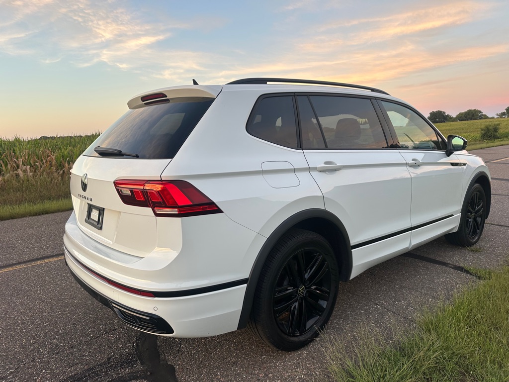 Photo 5 of this VOLKSWAGEN TIGUAN