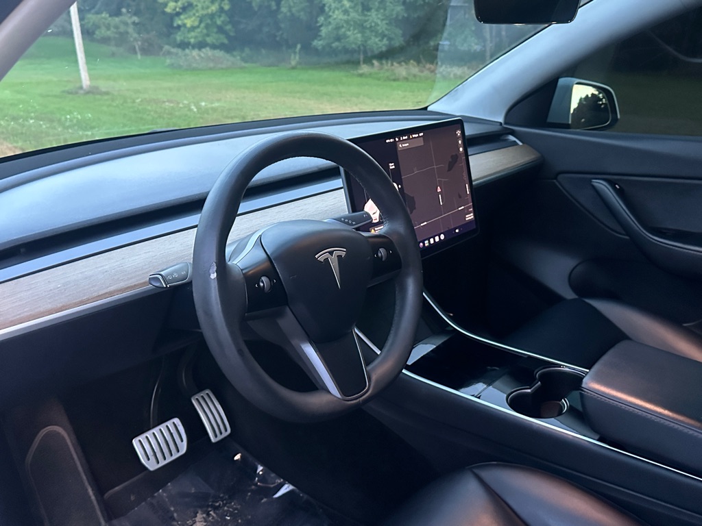 Photo 10 of this TESLA MODEL Y