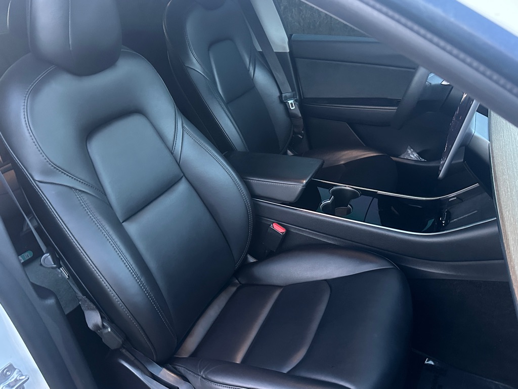 Photo 8 of this TESLA MODEL Y