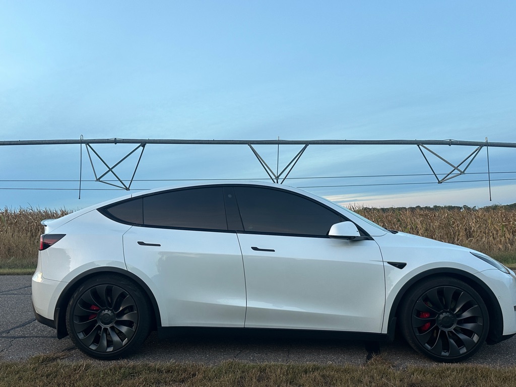 Photo 5 of this TESLA MODEL Y